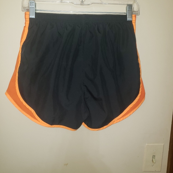 Nike Dri-Fit Women's Running Shorts Size Small - Picture 3 of 3